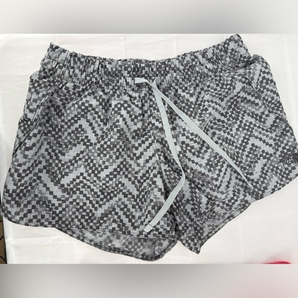 Nike & North Face Athletic Shorts 4 Pieces Bundle - Picture 8 of 14
